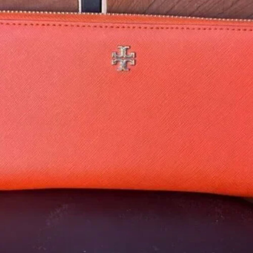 Tory Burch Emerson Zip Passport Continental wallet